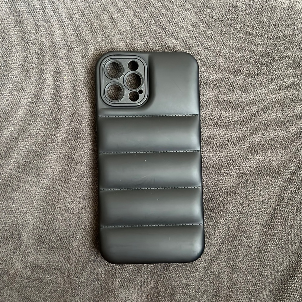 iPhone 12 Pro black puff case